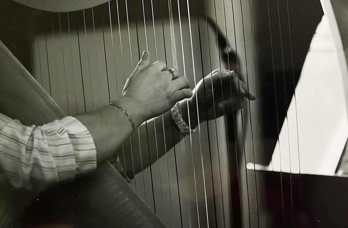 Hands at the harp